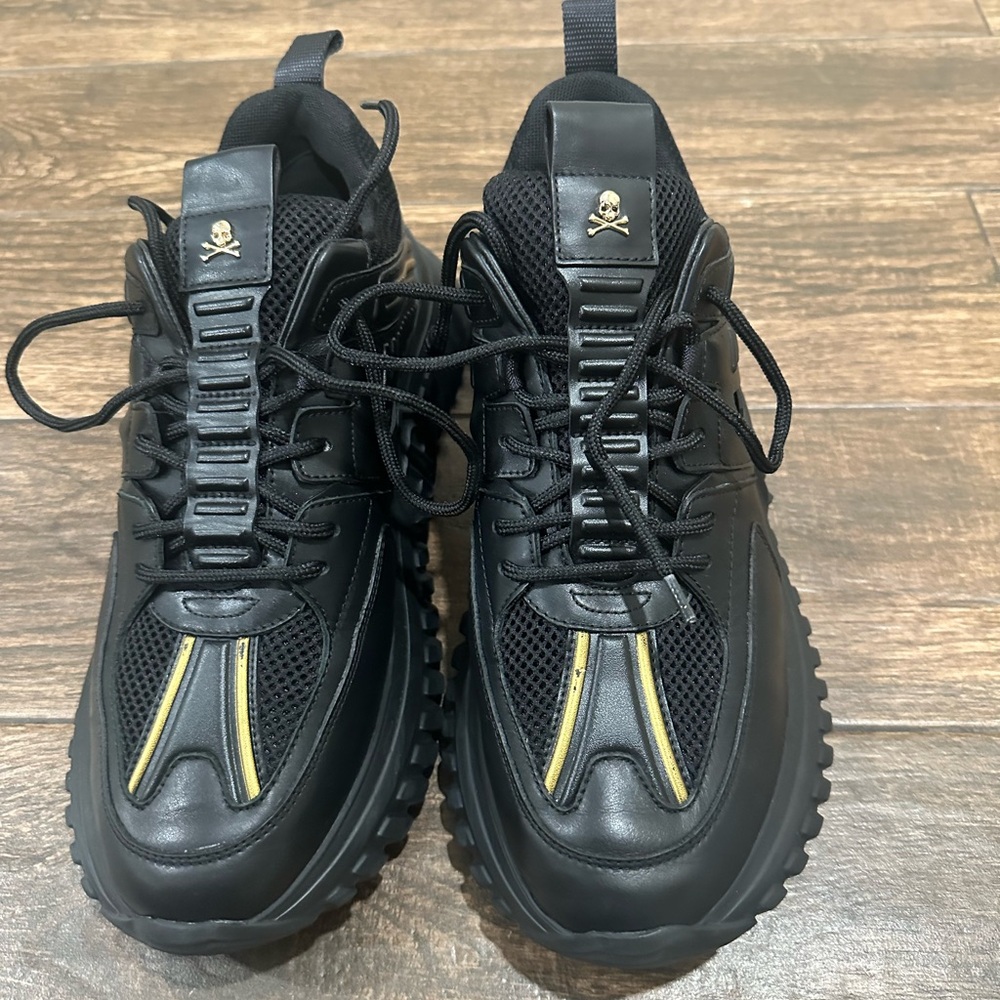 Black and Gold Men's Sneakers